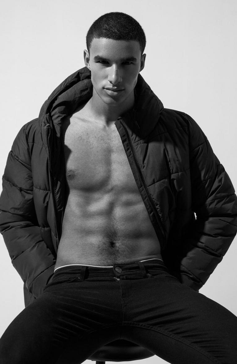model-Yonis.-3957